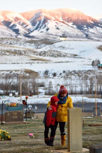 elise-and-sam-at-the-inkom-cemetary-2-pebble-creek-ski-slope-visible-on-mountain-behind-photo-credit-chris-elston